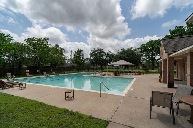 4512 Waverly Canyon Lane, League City, TX 77573