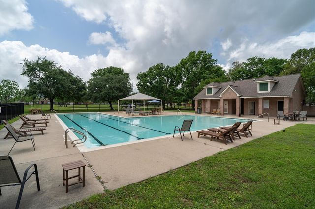 4512 Waverly Canyon Lane, League City, TX 77573