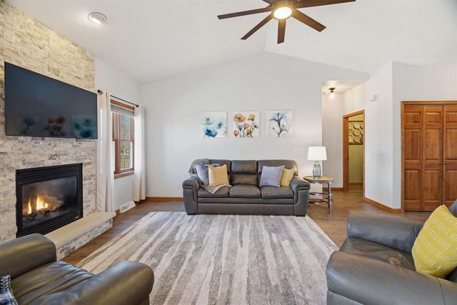 N9581 HARTFORD LANE, Appleton, WI 54915