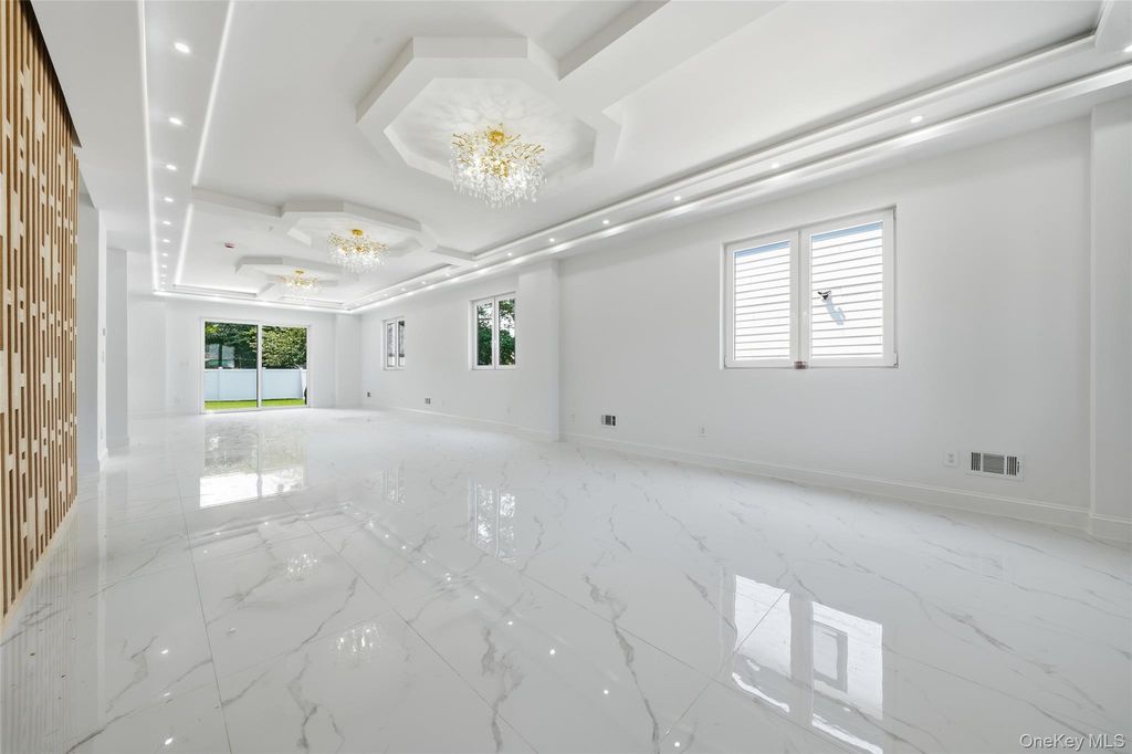 24 Surrey Lane, Valley Stream, NY 11580 — photo 5