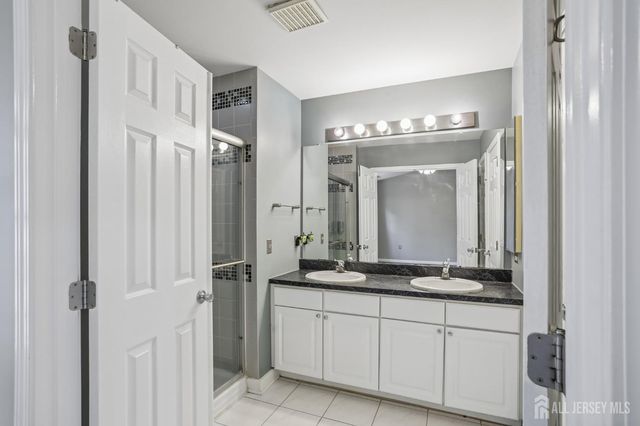 5 Schlottfeld Lane, Parlin, NJ 08859