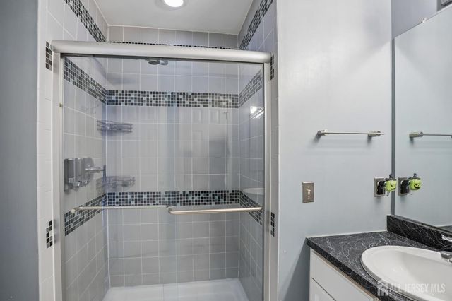 5 Schlottfeld Lane, Parlin, NJ 08859