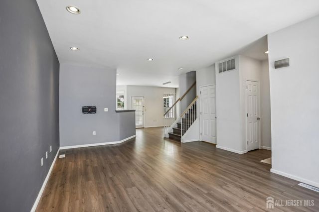 5 Schlottfeld Lane, Parlin, NJ 08859