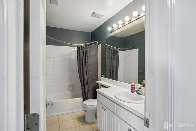 5 Schlottfeld Lane, Parlin, NJ 08859