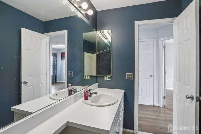 5 Schlottfeld Lane, Parlin, NJ 08859