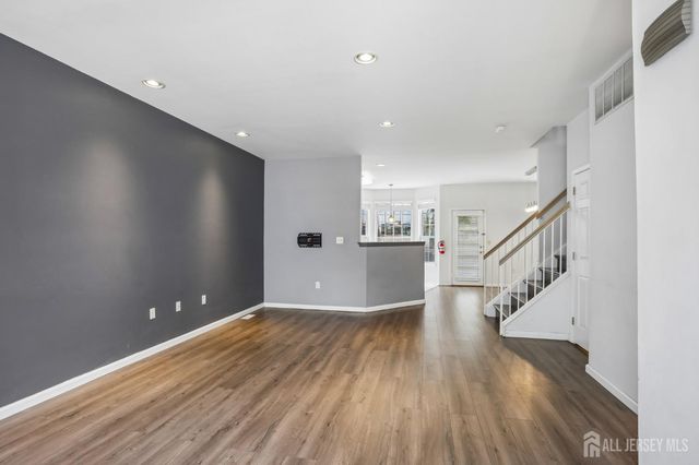 5 Schlottfeld Lane, Parlin, NJ 08859