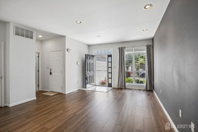 5 Schlottfeld Lane, Parlin, NJ 08859