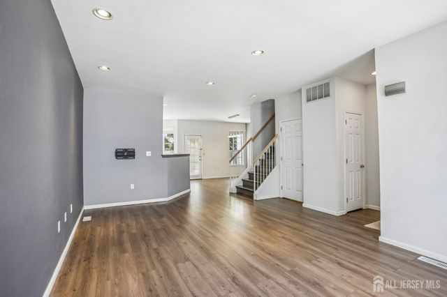 5 Schlottfeld Lane, Parlin, NJ 08859