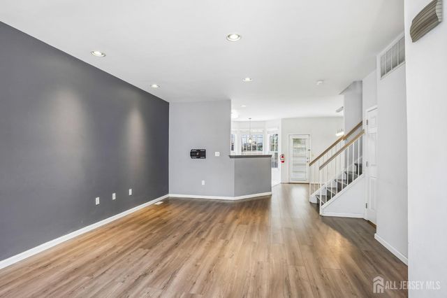 5 Schlottfeld Lane, Parlin, NJ 08859