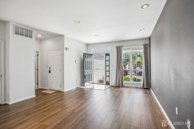 5 Schlottfeld Lane, Parlin, NJ 08859