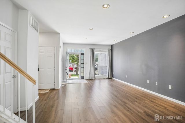 5 Schlottfeld Lane, Parlin, NJ 08859