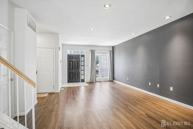 5 Schlottfeld Lane, Parlin, NJ 08859
