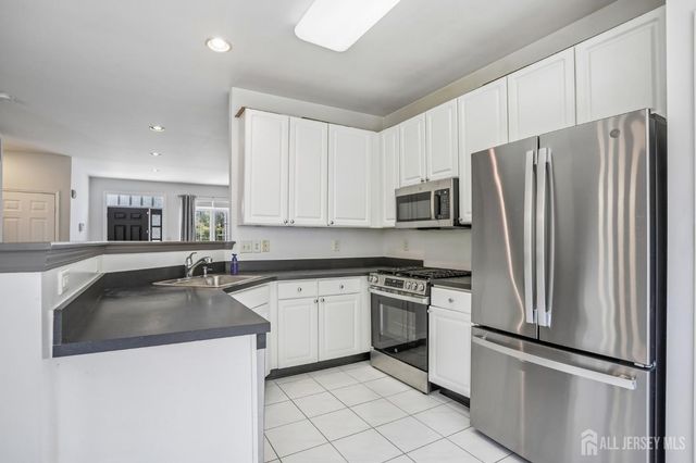 5 Schlottfeld Lane, Parlin, NJ 08859