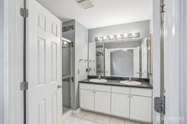 5 Schlottfeld Lane, Parlin, NJ 08859
