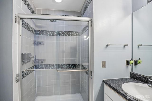 5 Schlottfeld Lane, Parlin, NJ 08859