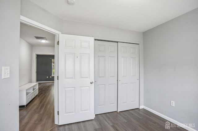 5 Schlottfeld Lane, Parlin, NJ 08859