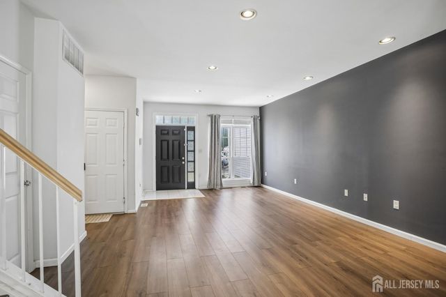 5 Schlottfeld Lane, Parlin, NJ 08859