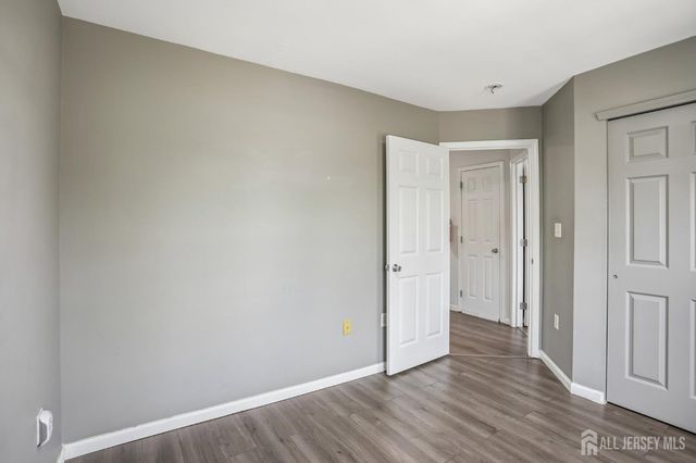 5 Schlottfeld Lane, Parlin, NJ 08859