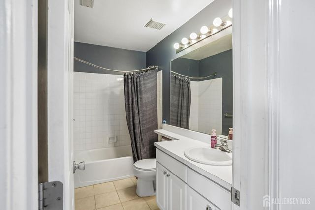 5 Schlottfeld Lane, Parlin, NJ 08859