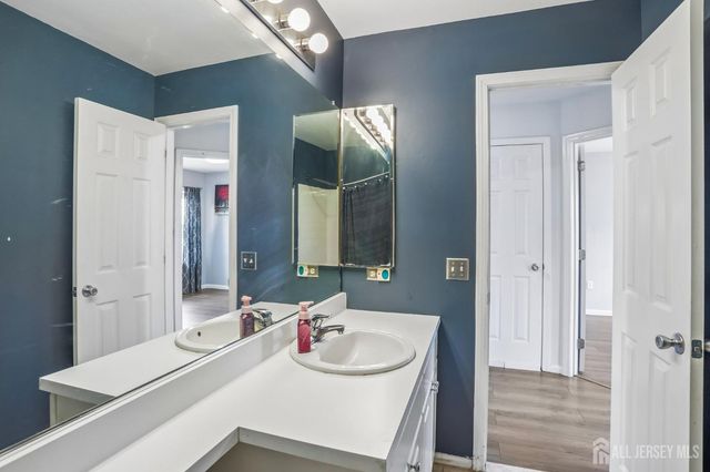 5 Schlottfeld Lane, Parlin, NJ 08859