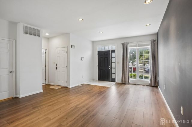 5 Schlottfeld Lane, Parlin, NJ 08859