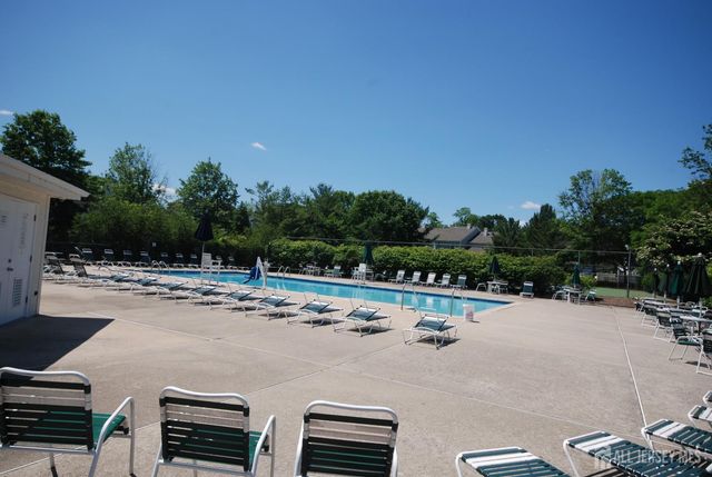 5 Schlottfeld Lane, Parlin, NJ 08859