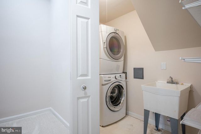 9433 WILLIAM KIRK LN, Burke, VA 22015