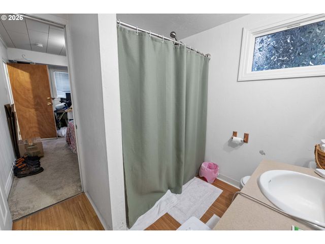 3496 Harrison Ave, Astoria, OR 97103