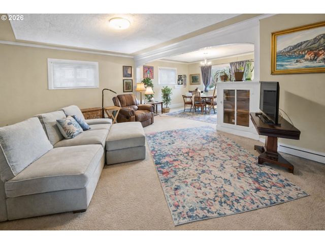 3496 Harrison Ave, Astoria, OR 97103