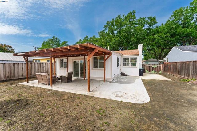 666 Via Pacheco, San Lorenzo, CA 94580