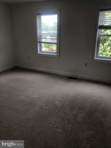 5715 CLAY ST NE, Washington, DC 20019