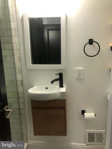 5715 CLAY ST NE, Washington, DC 20019