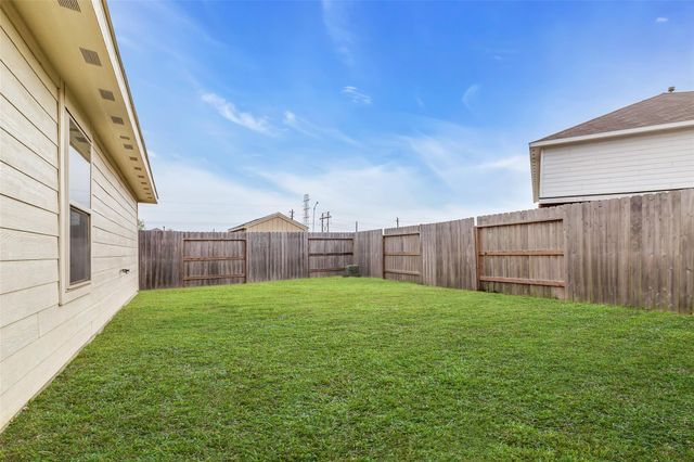 4154 Saltillo Lakes Drive, Baytown, TX 77521