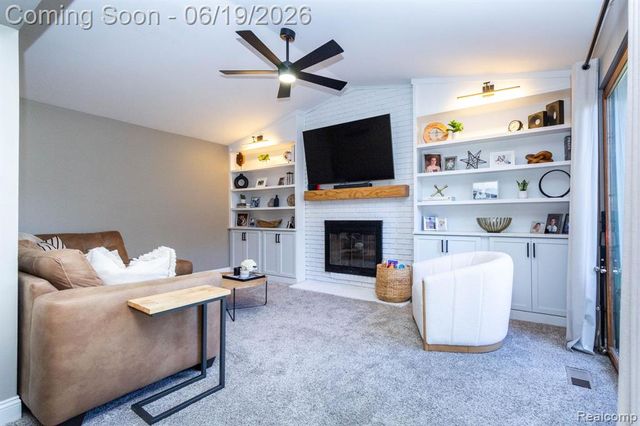 21508 Hall Road, Trenton, MI 48183