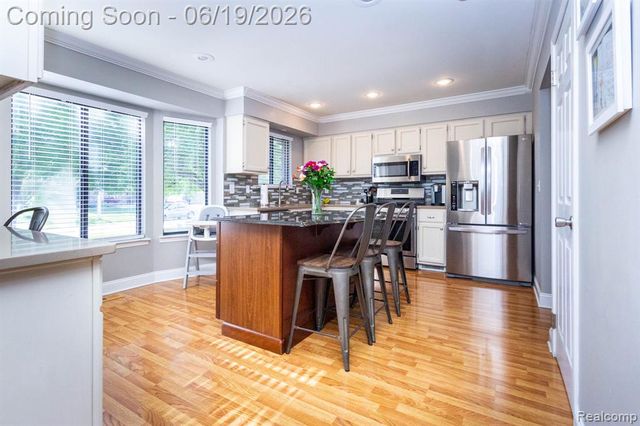 21508 Hall Road, Trenton, MI 48183
