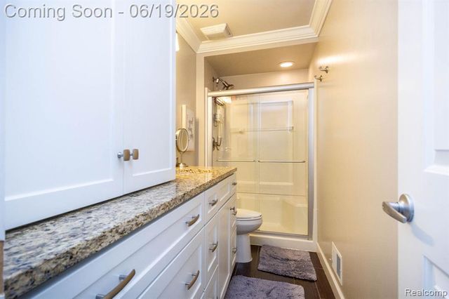 21508 Hall Road, Trenton, MI 48183