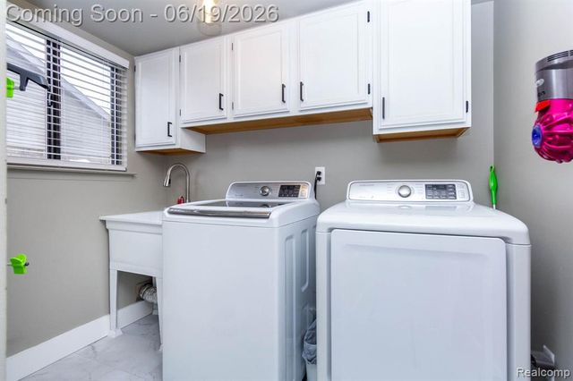 21508 Hall Road, Trenton, MI 48183