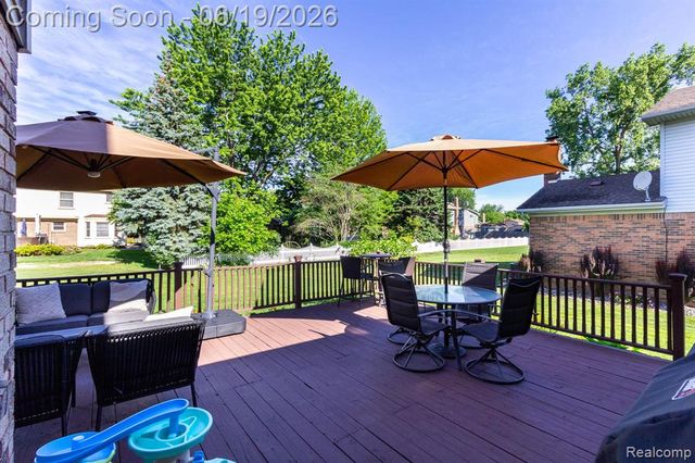 21508 Hall Road, Trenton, MI 48183