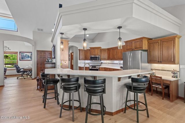 11432 N Cattle Dr, Hayden, ID 83835