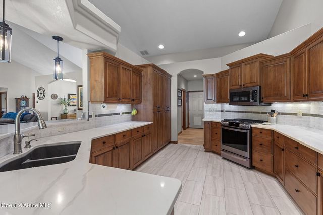 11432 N Cattle Dr, Hayden, ID 83835