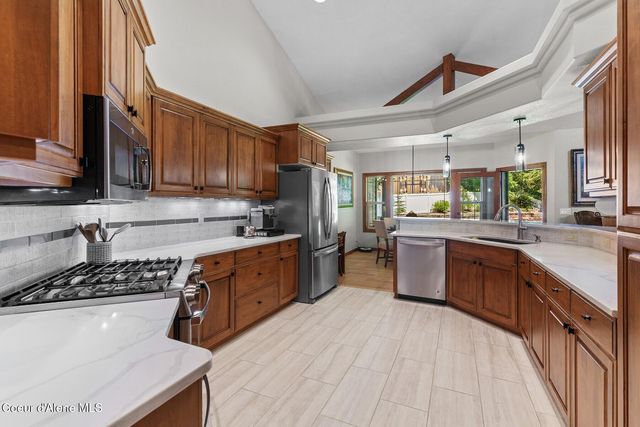 11432 N Cattle Dr, Hayden, ID 83835
