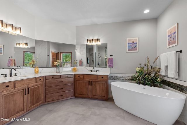 11432 N Cattle Dr, Hayden, ID 83835