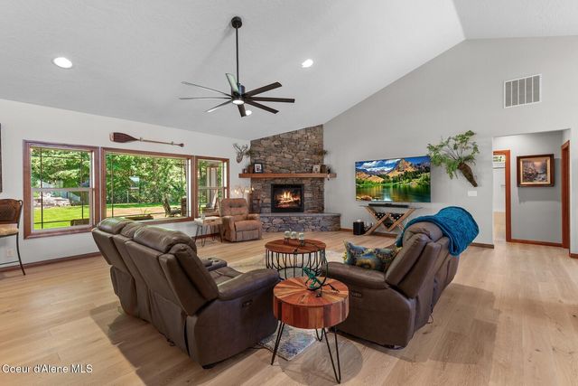 11432 N Cattle Dr, Hayden, ID 83835