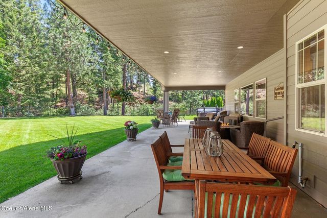 11432 N Cattle Dr, Hayden, ID 83835