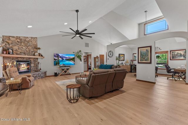 11432 N Cattle Dr, Hayden, ID 83835