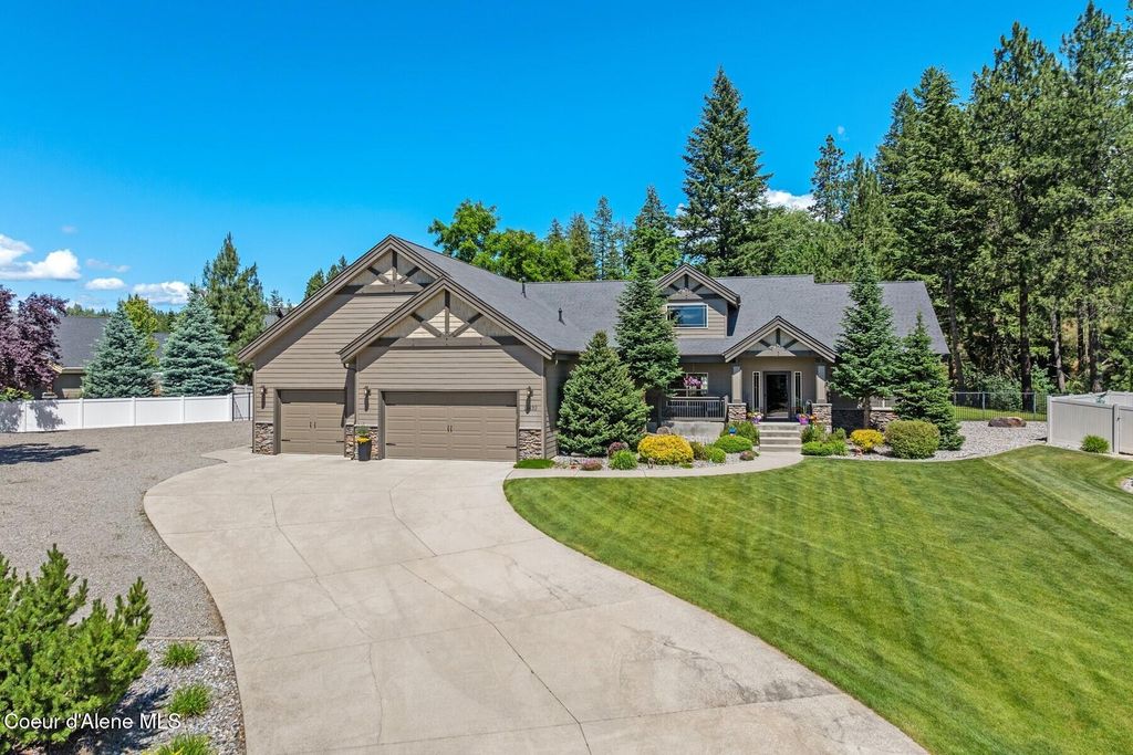 11432 N Cattle Dr, Hayden, ID 83835