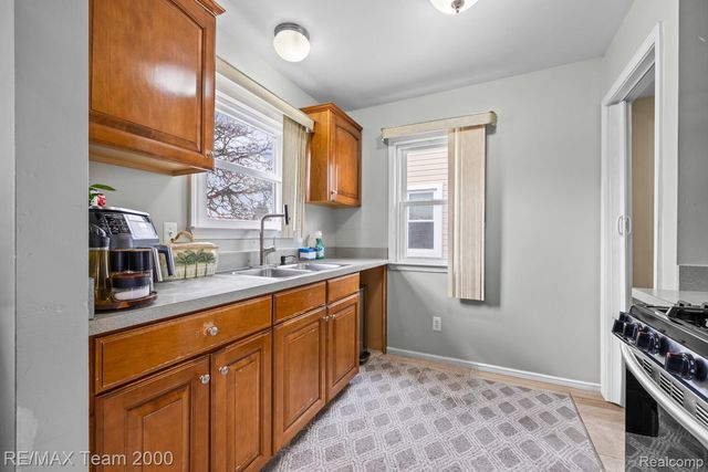 6872 Artesian Street, Detroit, MI 48228