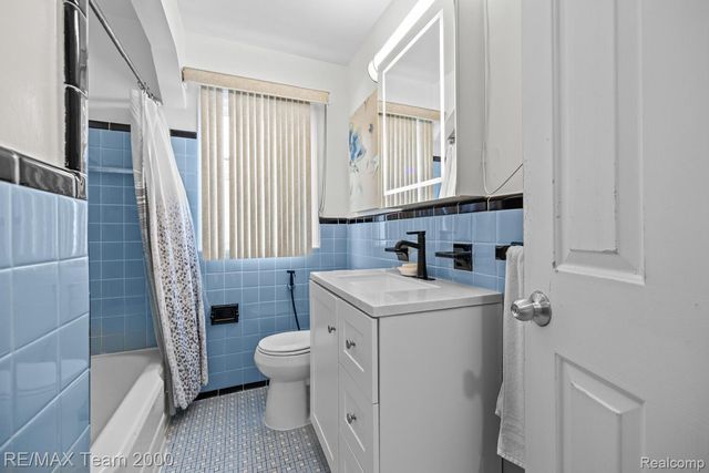 6872 Artesian Street, Detroit, MI 48228