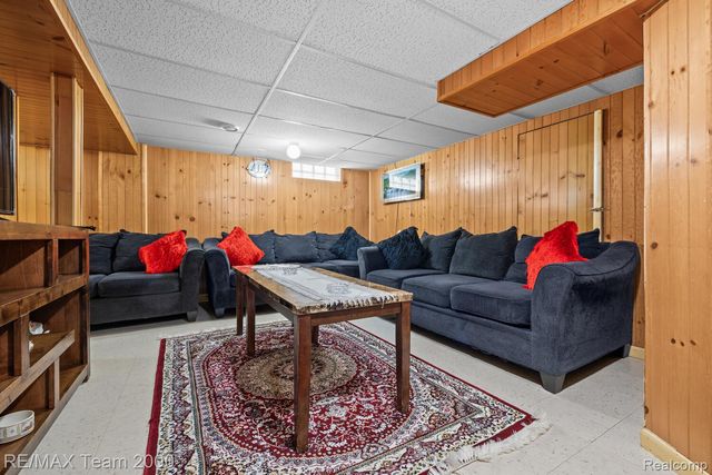 6872 Artesian Street, Detroit, MI 48228