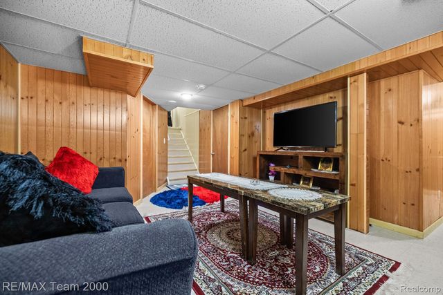 6872 Artesian Street, Detroit, MI 48228